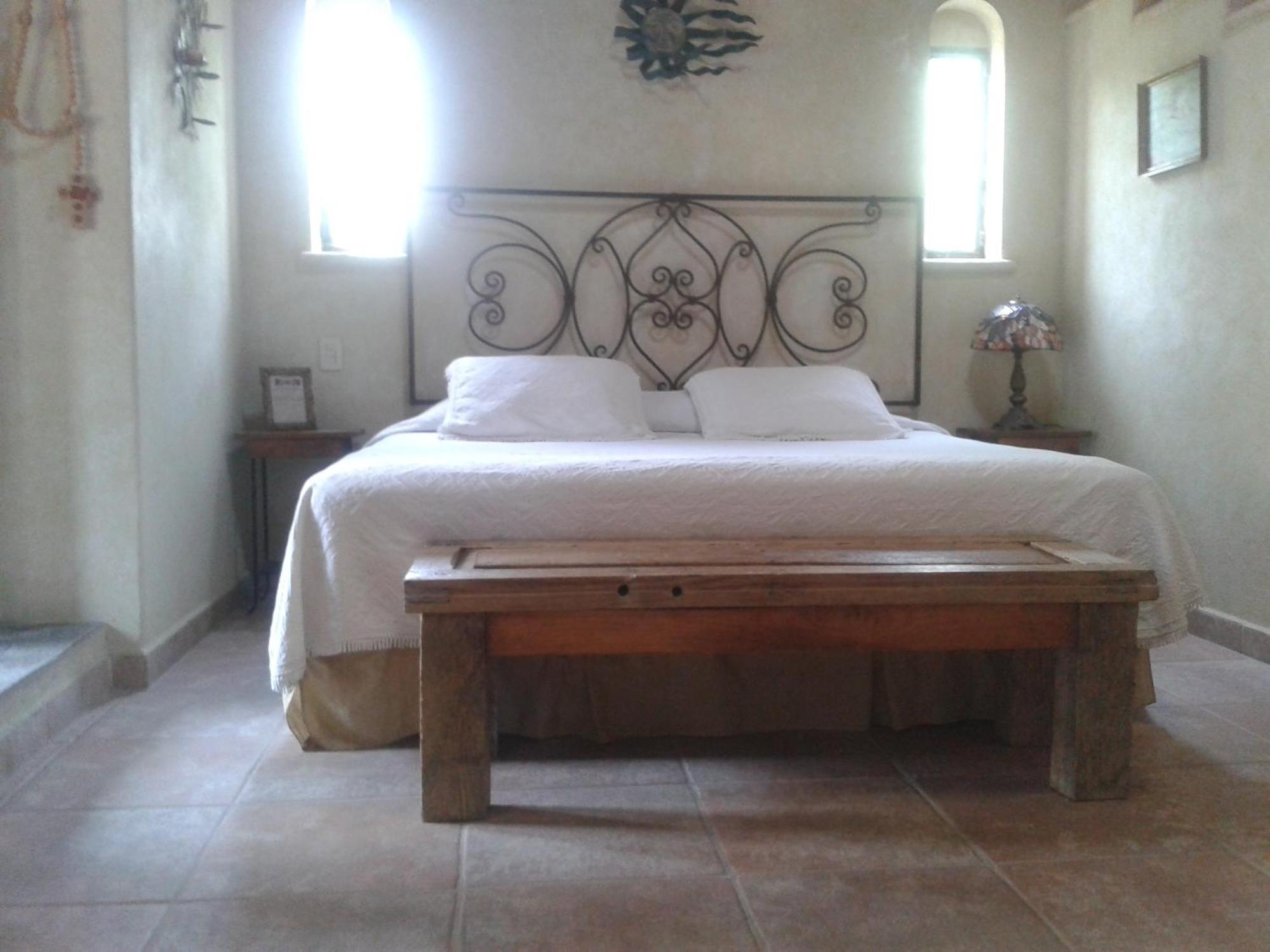 Hotel Boutique Casa Angelitos Альенде Экстерьер фото