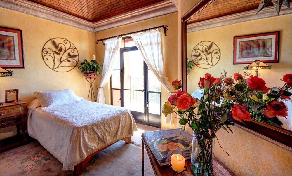 Hotel Boutique Casa Angelitos Альенде Экстерьер фото