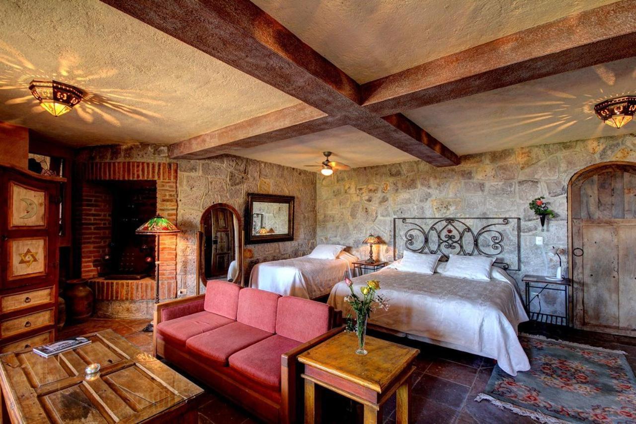 Hotel Boutique Casa Angelitos Альенде Экстерьер фото