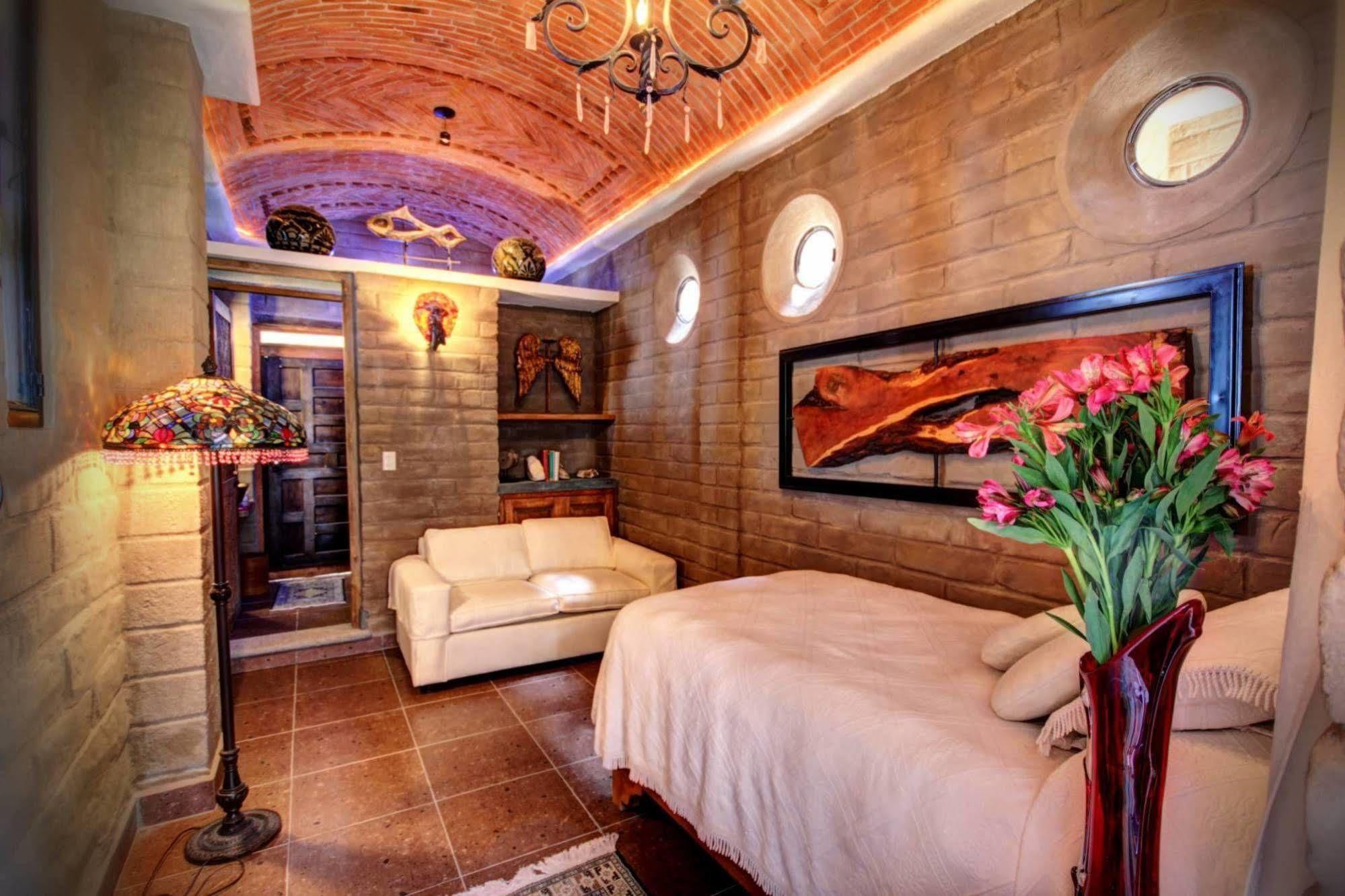 Hotel Boutique Casa Angelitos Альенде Экстерьер фото
